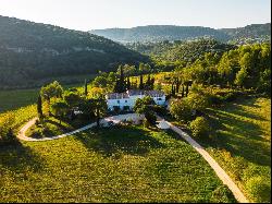 Wine Property 68 ha with beautiful house near Montpellier