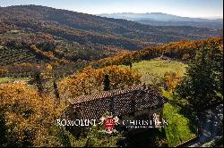 RENOVATED COUNTRY HOUSE WITH TENNIS COURT FOR SALE IN AREZZO, TUSCANY