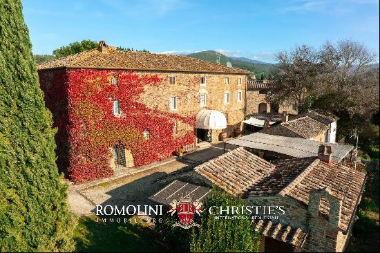 RURAL HAMLET, BOUTIQUE HOTEL FOR SALE IN AREZZO, TUSCANY