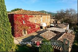 RURAL HAMLET, BOUTIQUE HOTEL FOR SALE IN AREZZO, TUSCANY