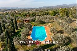 RURAL HAMLET, BOUTIQUE HOTEL FOR SALE IN AREZZO, TUSCANY