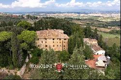 HISTORIC PROPERTY WITH CHIANTI VINEYARDS FOR SALE IN TUSCANY