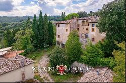 HISTORIC PROPERTY WITH CHIANTI VINEYARDS FOR SALE IN TUSCANY