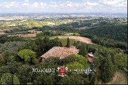 HISTORIC PROPERTY WITH CHIANTI VINEYARDS FOR SALE IN TUSCANY