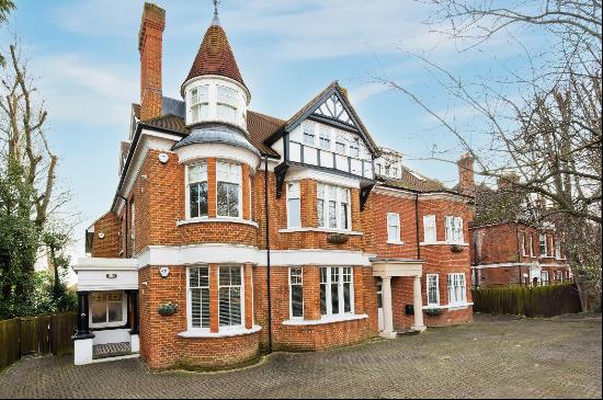 Bridge Road, East Molesey, Surrey, KT8 9HF