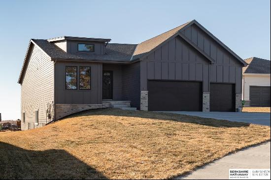 19105 Devonshire Drive, Gretna NE 68028