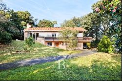 ANGLET CHIBERTA, HOUSE TO RENOVATE ON A PLOT OF 1900 sqm