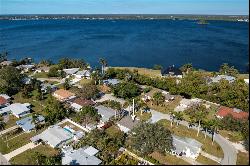 4146 E River Dr, Fort Myers FL 33916