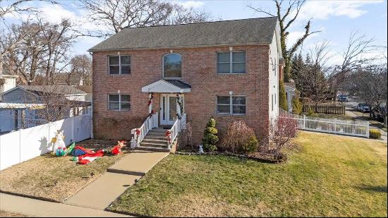 2007 Brook Place, Bellmore NY 11710