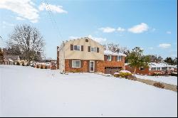 456 Parkridge Dr, Bethel Park PA 15102