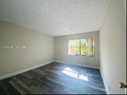 17901 NW 68th Ave Unit T206, Hialeah FL 33015