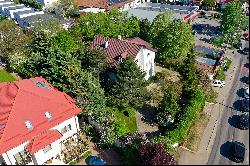 Villa in Corbeanca, with A Spatious Garden