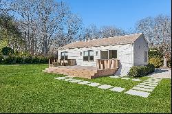 Cozy Ranch In East Hampton