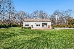 Cozy Ranch In East Hampton