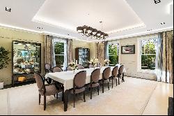 A Grand Highgate Home with Exceptional Amenities