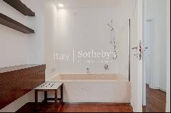 Large furnished apartment in the heart of Milan