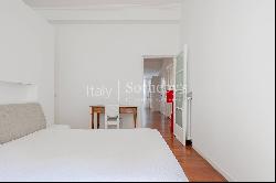 Large furnished apartment in the heart of Milan