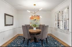 Beautifully Renovated Townhome in Convenient North Buckhead Location