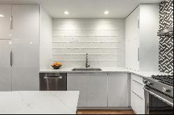 Beautifully Renovated Townhome in Convenient North Buckhead Location