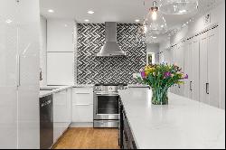 Beautifully Renovated Townhome in Convenient North Buckhead Location