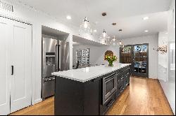 Beautifully Renovated Townhome in Convenient North Buckhead Location