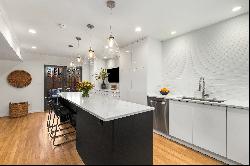 Beautifully Renovated Townhome in Convenient North Buckhead Location