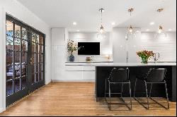 Beautifully Renovated Townhome in Convenient North Buckhead Location