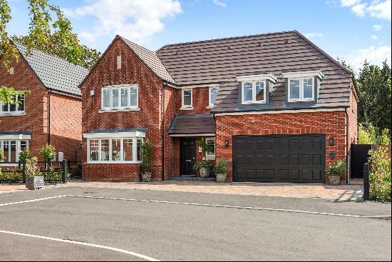 A luxury family home re-modelled by the current owners with excellent access to Leckhampto