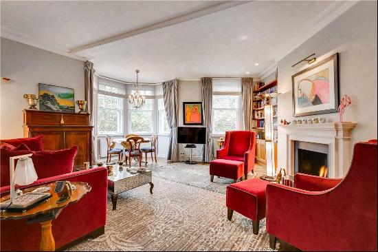 A 2 bedroom property with views over the river in SW3.