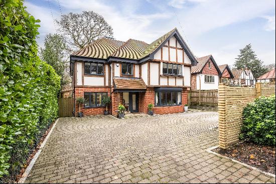 A superb family property located on the popular south side of Sevenoaks.