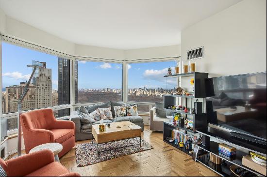 Home in the sky at the coveted Central Park Place condominium. Apartment feature