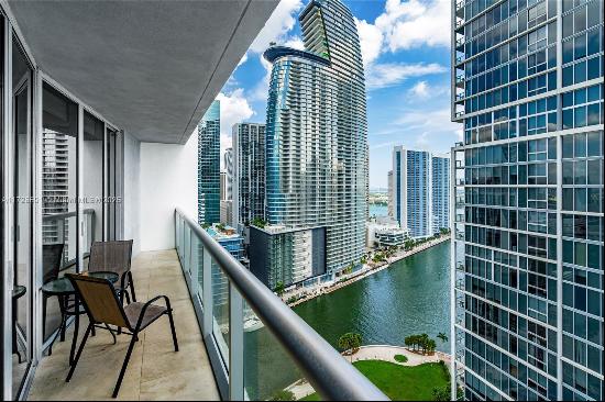 Discover the epitome of luxury living in this stunning residence at Icon Brickell. Unit bo