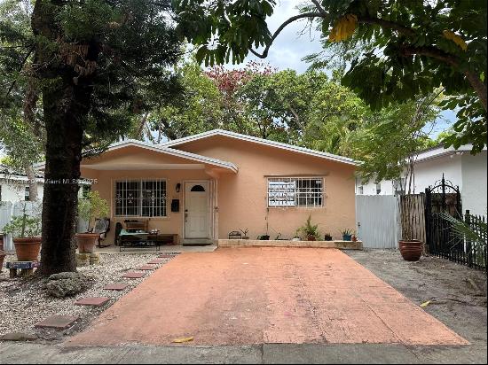 Charming Buena Vista Gem on 48th Street!  Nestled on a serene, low-traffic street south of