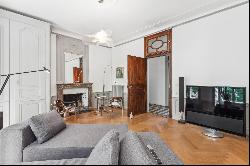 Exceptional 4-room apartmentin a stately home