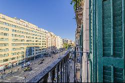 Excellent corner apartment with views of the Parallel