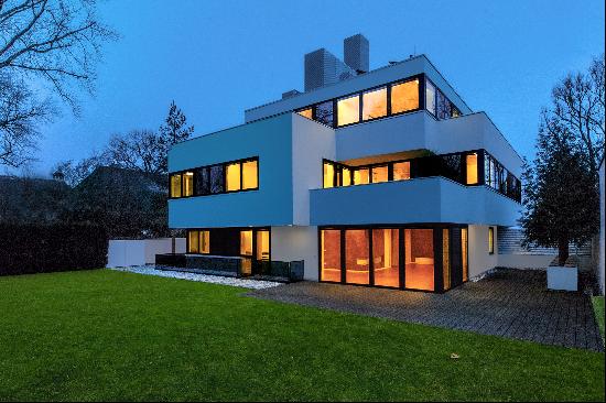 Stylish villa half in the immediate vicinity of the Isar