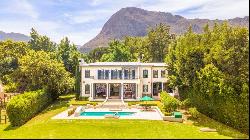 COUNTY RETREAT IN GLORIOUS FRANSCHHOEK