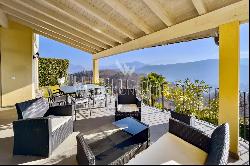 Lugano-Neggio: elegant villa for sale, offering a magnificent open view of Lake Lugano & 