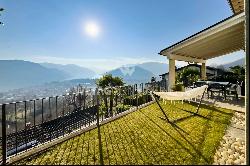 Lugano-Neggio: elegant villa for sale, offering a magnificent open view of Lake Lugano & 