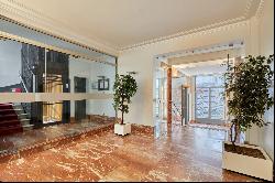 Sale - Apartment Paris 16th (Chaillot)