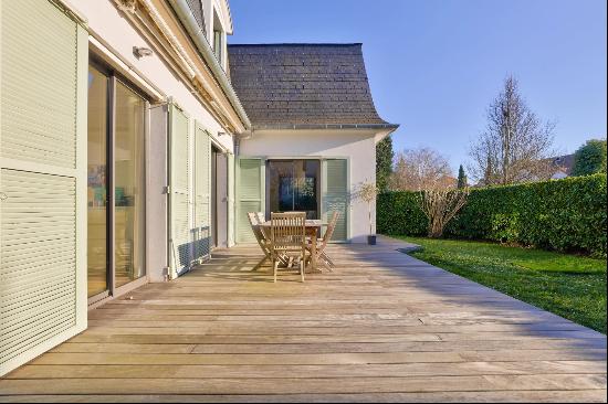 Garches, on the edge of Saint-Cloud  -  An ideal family home