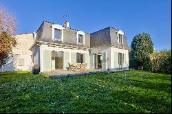 Garches, on the edge of Saint-Cloud  -  An ideal family home