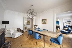 Paris 7th District – A 3/4 bed family apartment