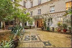 Paris 7th District – A three-bed apartment in good condition