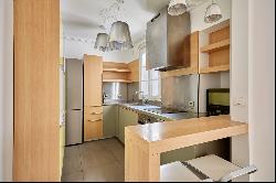 Paris 7th District – A three-bed apartment in good condition