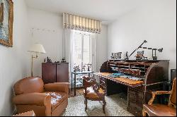 Paris 8th District – A sunny 5-bed apartment