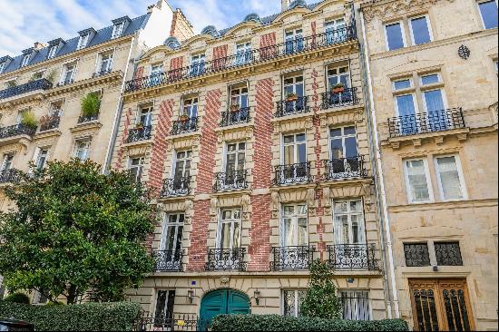 Paris 8th District - A sunny 5-bed apartment