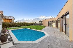 Single-storey detached housewith pool and jacuzzi