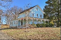 A quintessential Colonial Residence Nestled in the heart of Trumbull