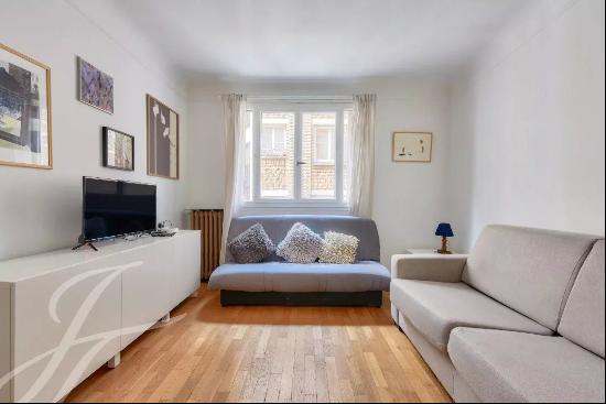 INVALIDES - Big studio with seperate kitchen for sale Paris 75007